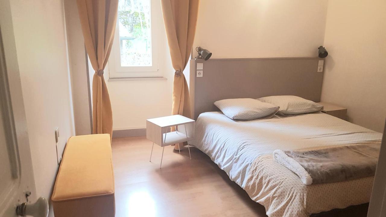 Maison D'Hotes "La Pierre Pointue" Saint-Leons Ngoại thất bức ảnh
